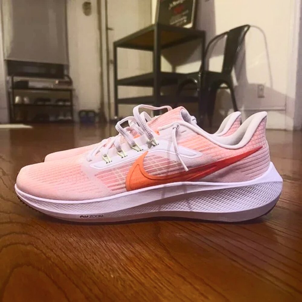Air Zoom Pegasus 39 - White and Total Orange - NIKE - Never Worn